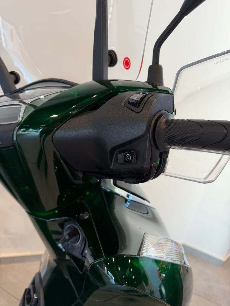 Honda SH 150i Vetro Green - 2024
